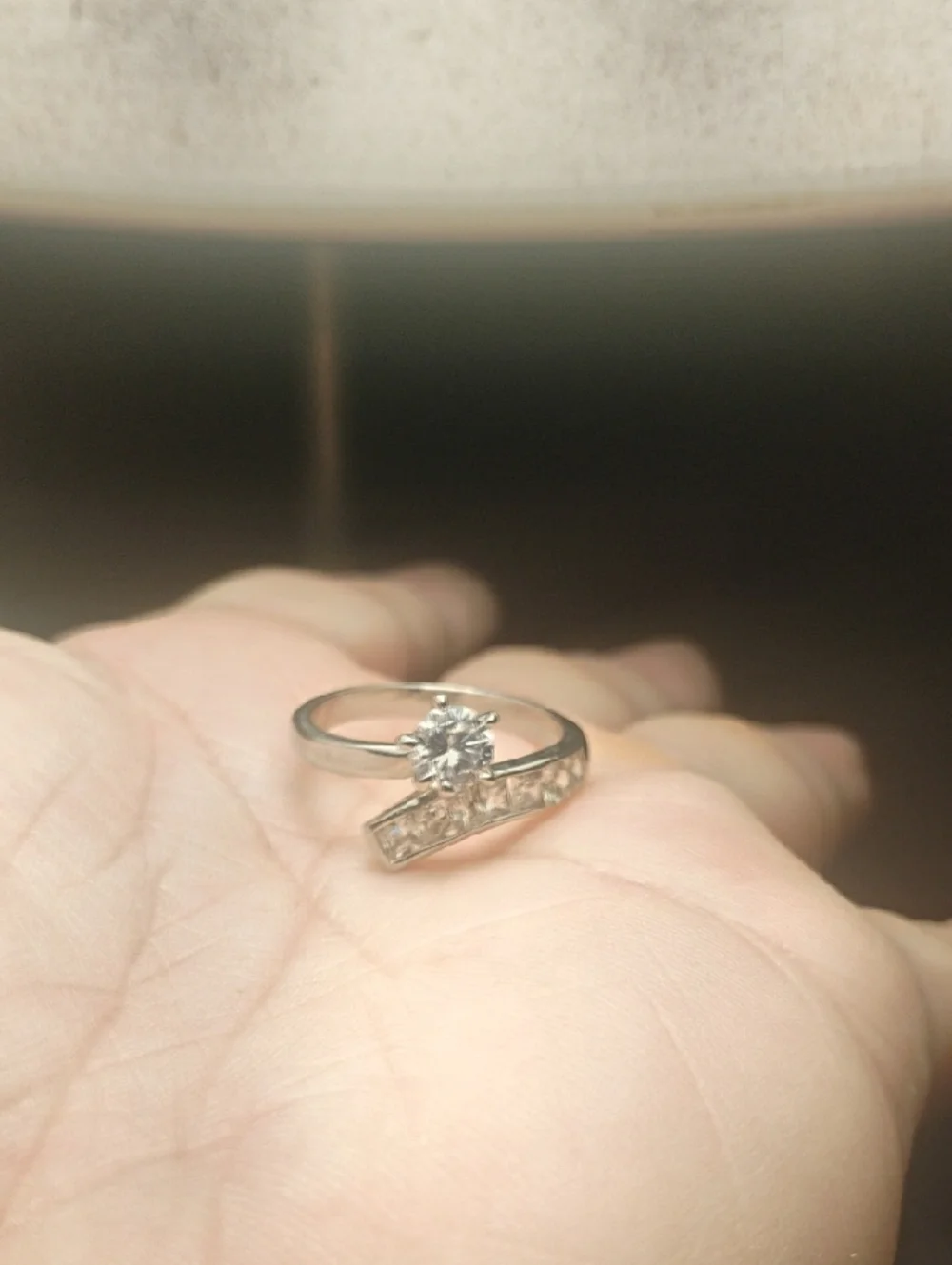 Super Bling Diamond Style Ring Size 9.75 Fun cocktail Shimmering Bling Ring - Picture 6 of 9